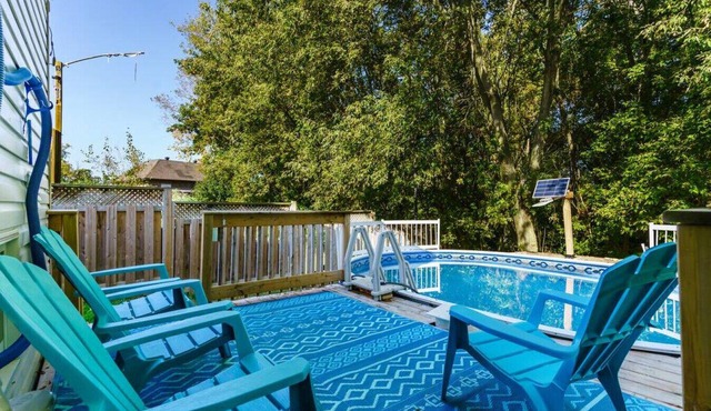 Fun & Cozy Retreat: Nature & Games