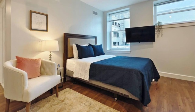 Fun Cozy Studio Apts - 1 Mile to TIAA Bnk Fld!