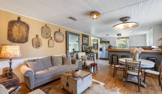 Fun, eclectic Round Top home w/POOL! 5 min to town
