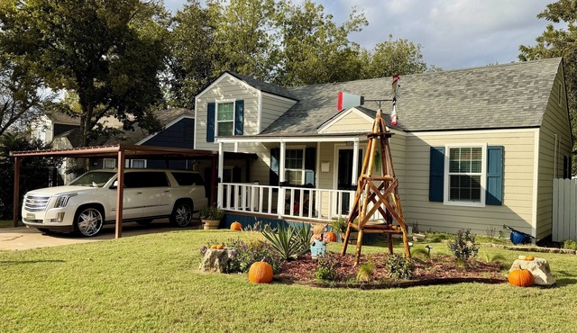 Fun, entertaining home with game room near Fort Sill, restaurants, & shopping.