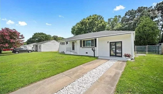 Fun Family and Pet Friendly 3 Bedroom Home Close to Everything