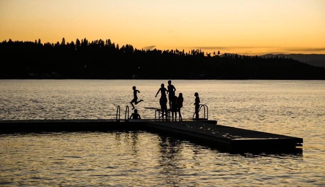 Fun Family Get-Away in Loon Lake, WA. Private year-round home that sleeps 14-16.