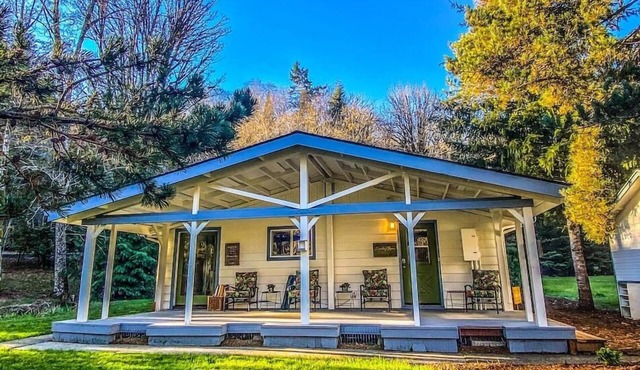 Fun Family Getaway ~ BBQ, Sauna, and Firepit