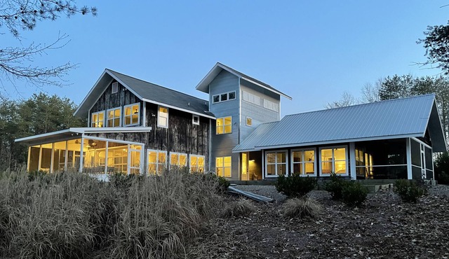 FUN, Family Hangout @ Lake Hickory - Great for Retreats!