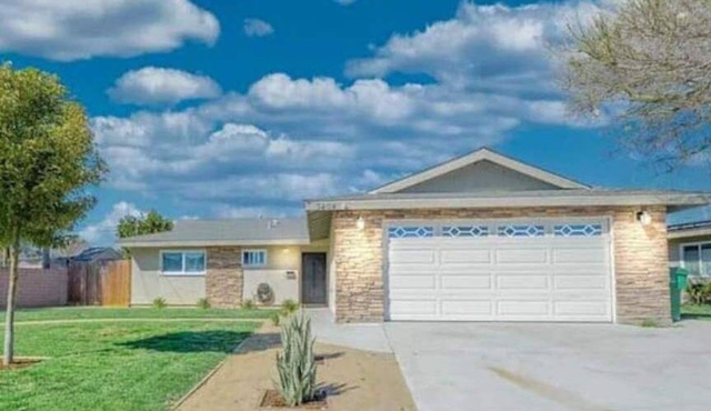 Fun Family Home Minutes to Beach and Legoland with Huge Backyard with Playground