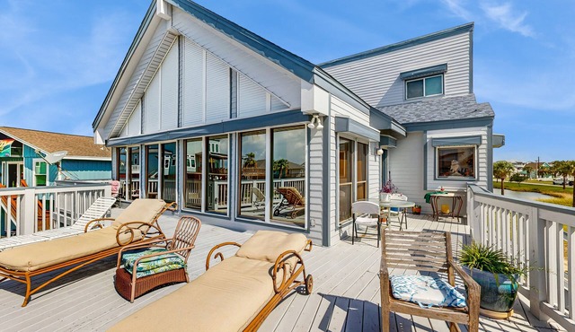 Fun Family Retreat W/Fast WiFi, Canal Access, Large Deck, & More - Dogs Welcome