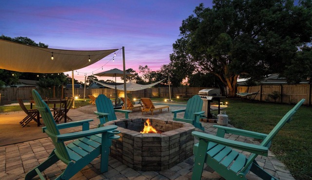 Fun-Filled Escape! Heated Pool, Fire Pit, Mini Golf – Near Beach