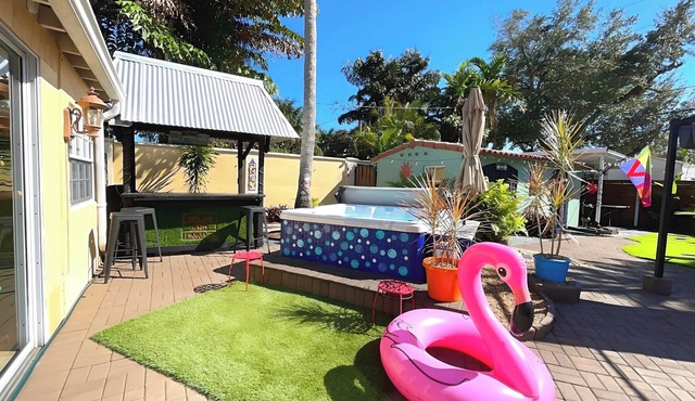 Fun Filled Resort: Hot Tub, Tiki Bar & Arcade Room