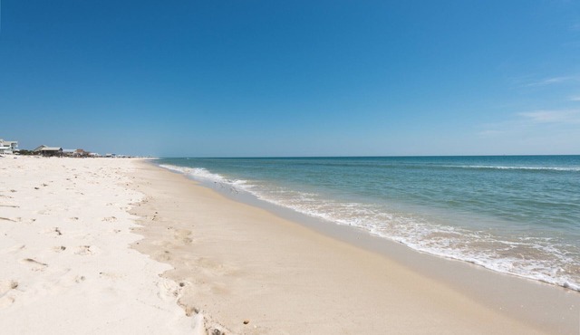 Fun for All at Turtle Crawl! Great House w/PRIVATE POOL! 1 min. walk to Beach!