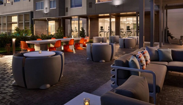 Fun for the Whole Family! 4 Great Units, Pool, Bar/Lounge, Pet-Friendly