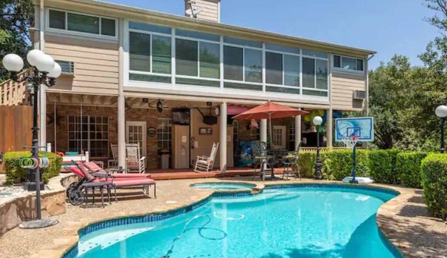 Fun fun Five Bedroom for couples or family