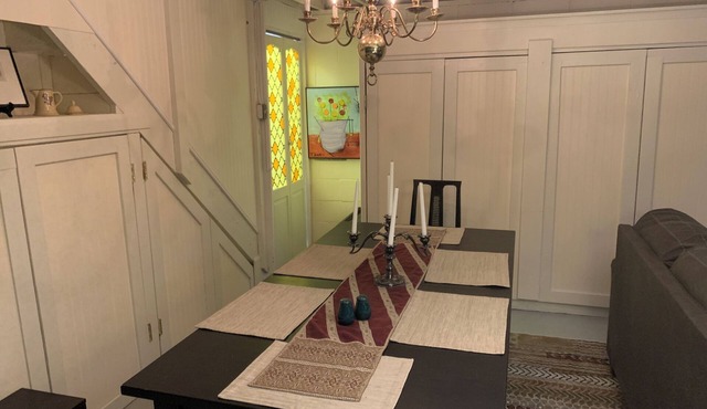 Fun & Funky! Stay in a functioning fine art archive-Blocks from the IU campus.