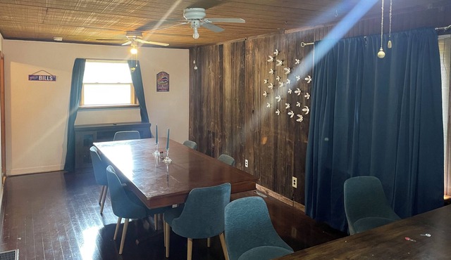 Fun hangout, walking distance to bar/restaurant
