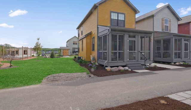 Fun In The Sun â€“ A Bright andBreezy Getaway in Navvy Town
