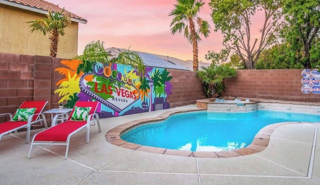 Fun in the Sun - Luxury 4BR Vegas Home w Pool!