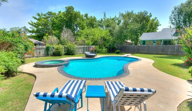 Fun Large 4 Bed/4 Bath w/Pool! Norman/OKC