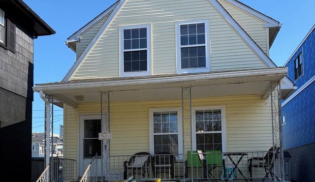 Fun location 5-bedroom house with AC in Heart of Marina District, Margate City