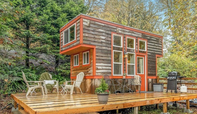 Fun Lofted Waterfront Home w/Sauna and BBQ