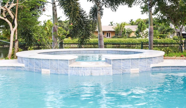 Fun Magical Home On Canal-Relaxing Pool -Spa-Enjoy Fishing-Kayaks-WiFi-Near All