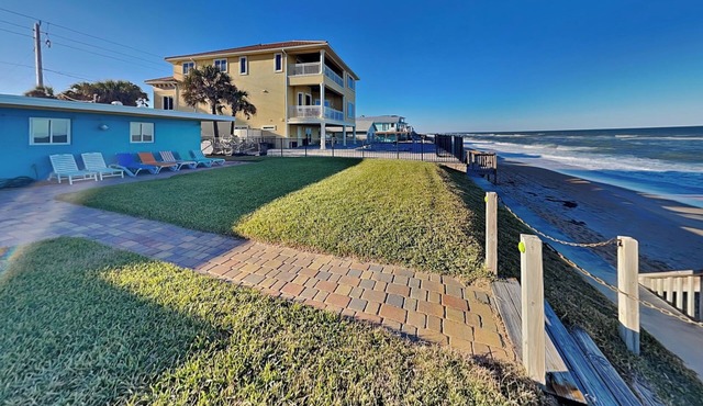 Fun Oceanfront Bungalow- Amazing Views, Close to Boardwalk