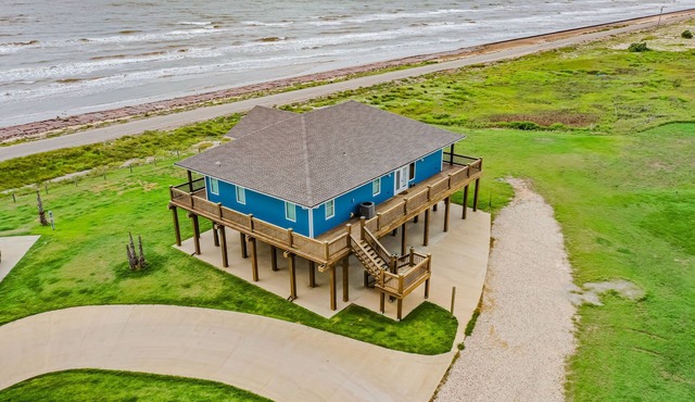 Fun on Sargent Beach in this Fabulous Vacation Home!
