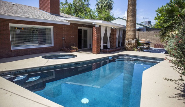 *FUN* POOL* GRILL*GREAT LOCATION*PRIVATE*FAMILY