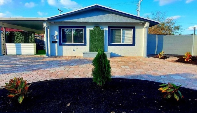 Fun Pool Home w/ping pong near Beaches/Airport