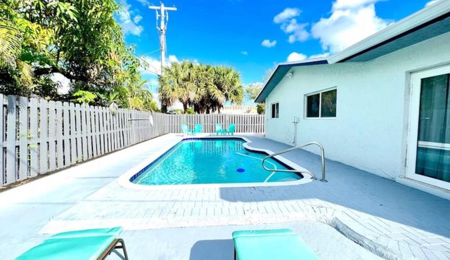 Fun Pool Home with ping pong near Beaches and Airport