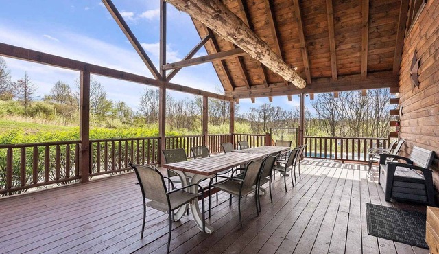 Fun Private Lodge for 18 Pool Pond Hot Tub