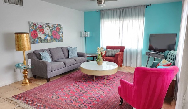 Fun Retro 50s Pad in Old Litchfield Park sleeps 8
