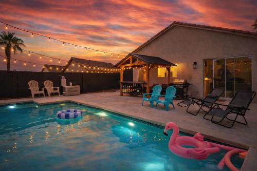FUN Retro Arcade Villa - Pool&Spa, Arcades, Billiards,BBQ Gazebo Lounge, 10 Mins Strip