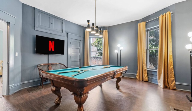 Fun Spacious 5 Bdrm Estate w/Theater, Billiard Parlor, Speakeasy Bar & Poker Rm