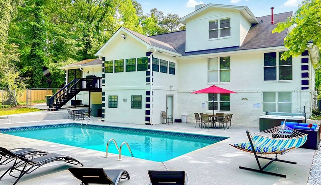 Fun Spacious Group Retreat Pool Sauna HotTub BBQ Foosball 16 max