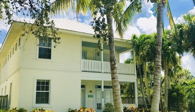 FUN + SUN IN THE CENTER OF IT ALL! EXCLUSIVE CENTRAL BEACH! POOL