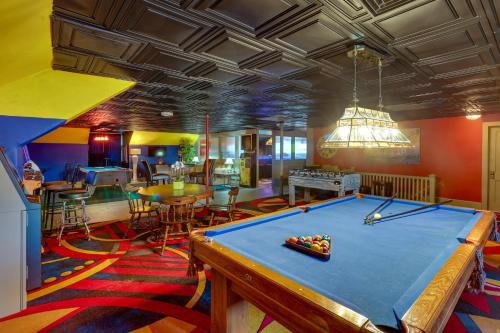 Fun & Unique Home w/Vintage Game Room in Annville