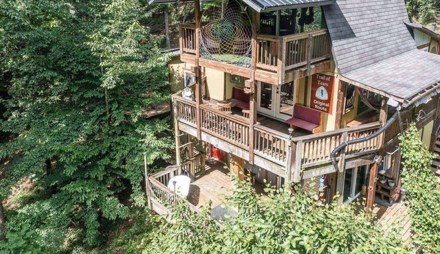 Fun & Unique Rustic Hut in Red Top Mountain State Park |Outdoor Tub/Shower |Garden, Fire Pit & Creek