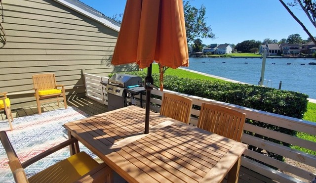 Fun Waterfront Condo in April Sound