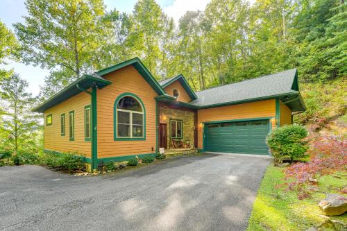 Fun with Family! Mtn-View Cabin with Deck in Sylva