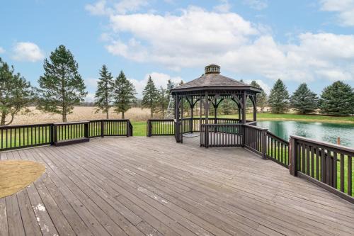 Fun with Family! Peaceful Countryside Tiffin Retreat