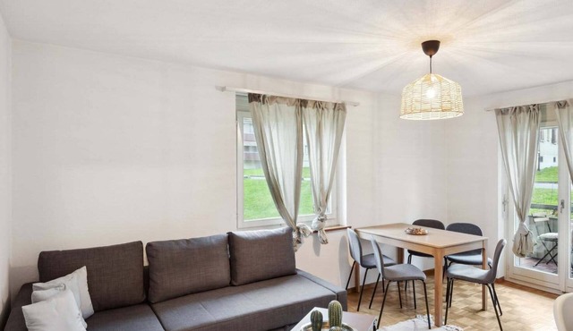 Functional 3BR Stay with Balcony