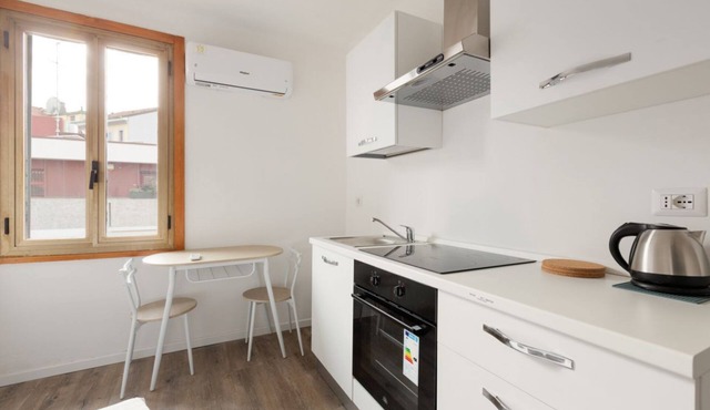 Functional and modern 19 sqm studio, ideal for 2 people, located on the fourth floor of a building without lift. The accommodation is situated few steps away from the Maciachini MM, in a dynamic and well-serviced neighborhood of Milan. Perfect for single