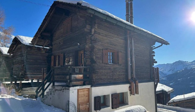 Functional apartment in the center of the old village of Chandolin, for 2 to 4 people.Outside: 2.5-r