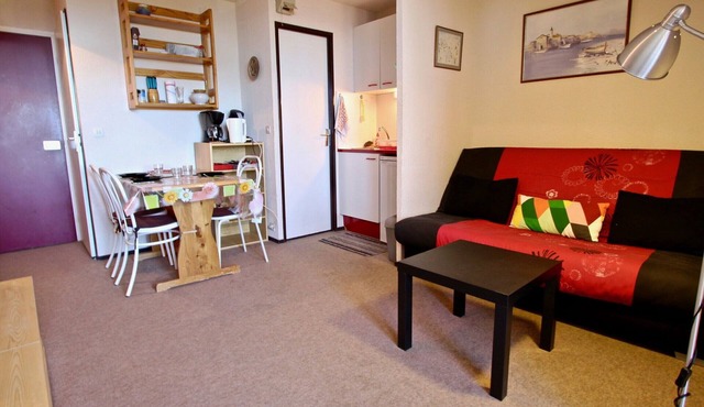 Functional Studio Cabin for 4, South-Facing Balcony, Ski-In/Ski-Out