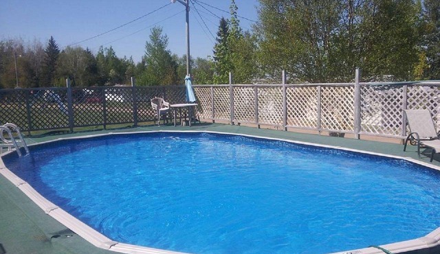 Fundy Rocks Motel and Chocolate River Cottages