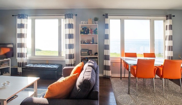 Fundy Sunset Cottage, Oceanfront Tranquility!