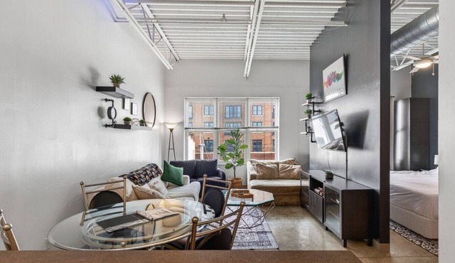 Funky 1BR Studio w/Parking | Heart of Short North