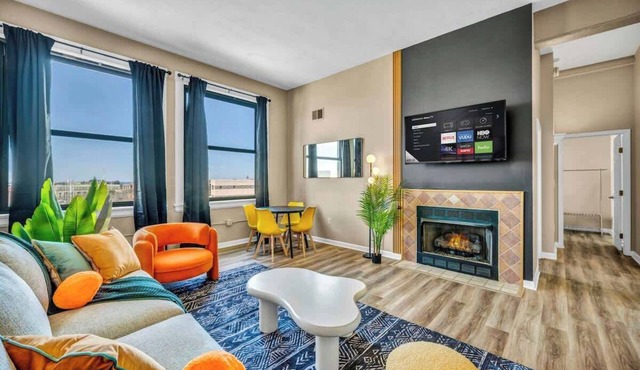 Funky 2B Apt in Downtown Cleveland | FREE Parking