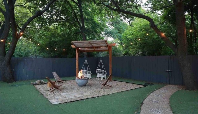 Funky 3BR Cottage w/Private Mini Golf + Fire Pit