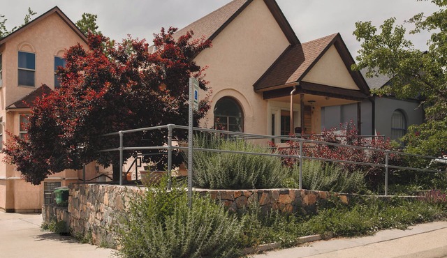 Funky 4-bedroom house in Denver with Lightrail Access