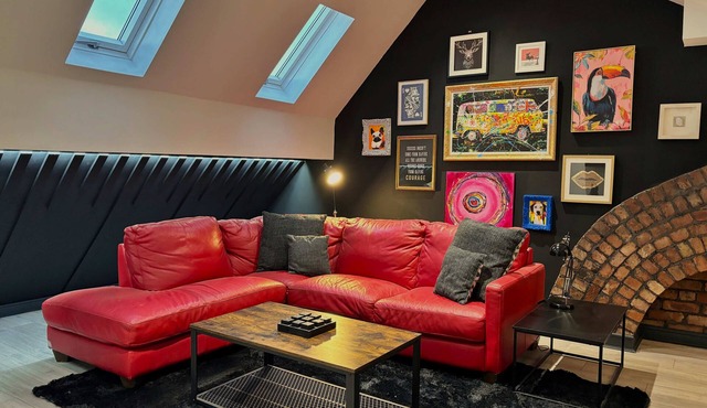 Funky 775sqft King Deluxe Apt Warrington Centre